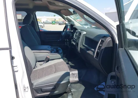 2018 Ram 1500 Ssv 4X4 5'7 Box z USA, uszkodzony, nr VIN 1C6RR7XT9JS318993